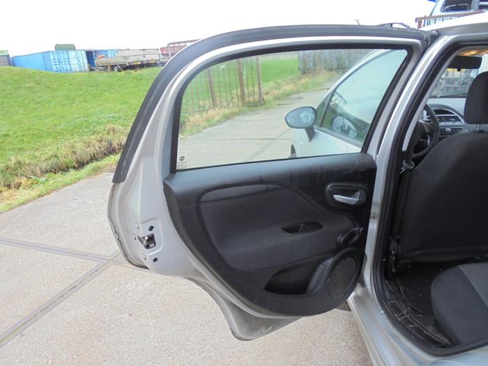 Rear door 4-door, left from a Fiat Punto III (199) 1.3 JTD Multijet 85 16V 2013