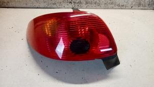 Used Taillight, left Peugeot 206 (2A/C/H/J/S) 1.4 XR,XS,XT,Gentry Price € 20,00 Margin scheme offered by Hans Auto Onderdelen