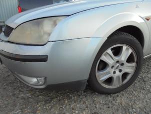 Used Front wing, left Ford Mondeo III 2.0 TDCi 130 16V Price € 35,00 Margin scheme offered by Hans Auto Onderdelen