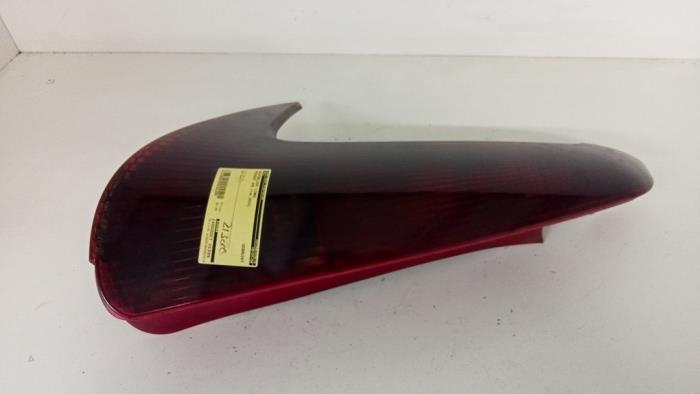 Taillight, left from a Peugeot 206 SW (2E/K) 1.4 2003
