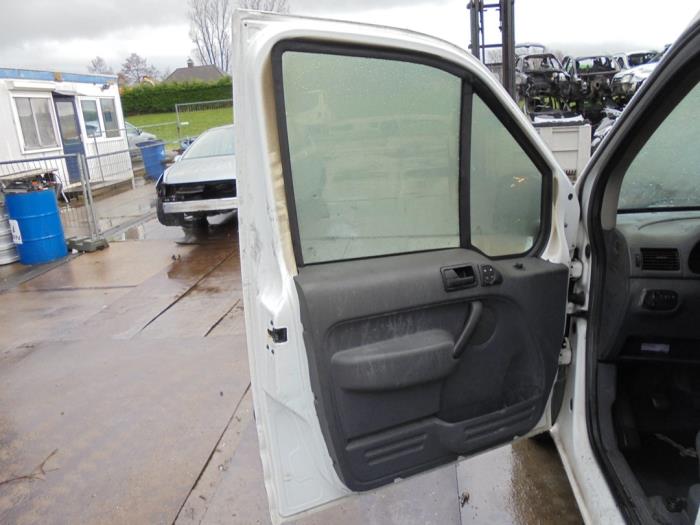 Door 4-door, front left from a Ford Transit Connect 1.8 TDCi 90 2007
