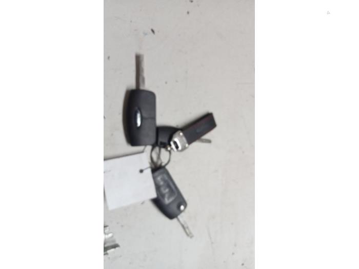 Set of locks from a Ford C-Max (DM2) 1.8 16V 2009