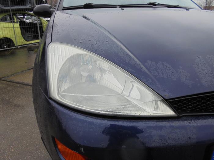 Gebrauchte Scheinwerfer rechts Ford Focus 1 1.6 16V Preis € 25,00 Margenregelung angeboten von Hans Auto Onderdelen