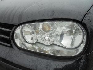 Używane Reflektor lewy Volkswagen Golf IV Variant (1J5) 1.6 16V Cena € 25,00 Procedura marży oferowane przez Hans Auto Onderdelen