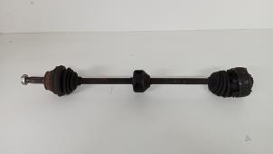Usagé Arbre de transmission avant droit Volkswagen Polo II Coupé (86) 1.3 Kat. Prix € 25,00 Règlement à la marge proposé par Hans Auto Onderdelen
