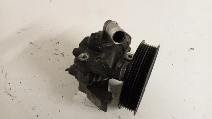 Power steering pump from a Ford Transit Connect 1.8 TDCi 90 2007