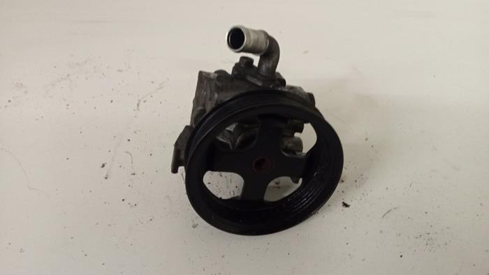 Power steering pump from a Ford Transit Connect 1.8 TDCi 90 2007