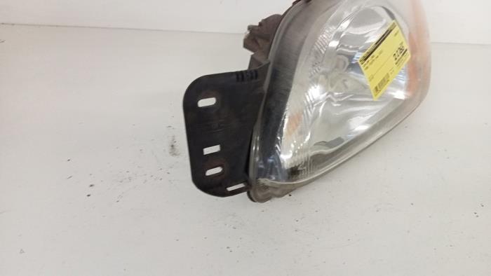 Headlight, left from a Ford Fiesta 4 1.25 16V 2000