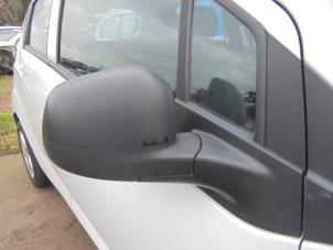 Used Wing mirror, right Chevrolet Spark (M300) 1.0 16V Bifuel Price € 40,00 Margin scheme offered by Hans Auto Onderdelen