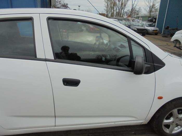 Door window 4-door, front right from a Chevrolet Spark (M300) 1.0 16V Bifuel 2012