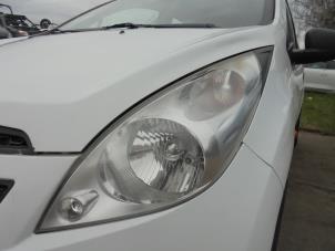 Used Headlight, left Chevrolet Spark (M300) 1.0 16V Bifuel Price € 100,00 Margin scheme offered by Hans Auto Onderdelen