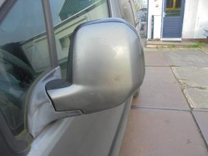 Used Wing mirror, left Peugeot Partner Tepee (7A/B/C/D/E/F/G/J/P/S) 1.6 HDI 75 16V Phase 1 Price € 50,00 Margin scheme offered by Hans Auto Onderdelen