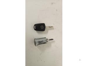 Used Set of locks Opel Combo (Corsa C) 1.3 CDTI 16V Price € 30,00 Margin scheme offered by Hans Auto Onderdelen