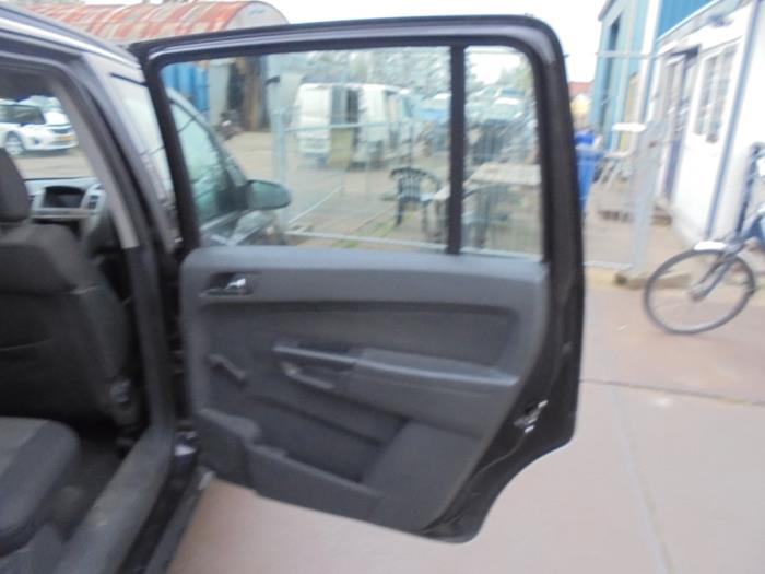 Tür 4-türig rechts hinten van een Opel Zafira (M75) 1.9 CDTI 2005