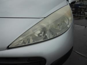 Używane Reflektor lewy Peugeot 207/207+ (WA/WC/WM) 1.4 Cena € 40,00 Procedura marży oferowane przez Hans Auto Onderdelen