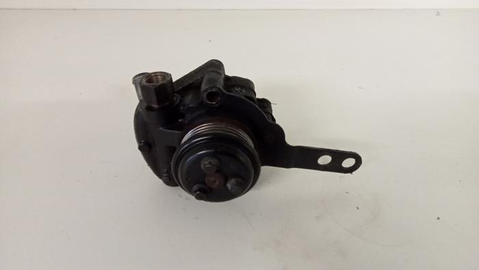 Usagé Pompe de direction Ford Mondeo III 2.0 TDCi 130 16V Prix € 35,00 Règlement à la marge proposé par Hans Auto Onderdelen