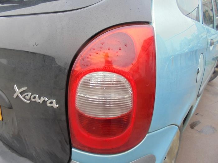Rücklicht rechts van een Citroën Xsara Picasso (CH) 1.6 2003