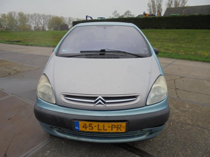 Trójkatna szyba lewy przód z Citroën Xsara Picasso (CH) 1.6 2003