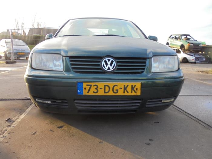 Parachoques de un Volkswagen Bora (1J2) 2.0 1999