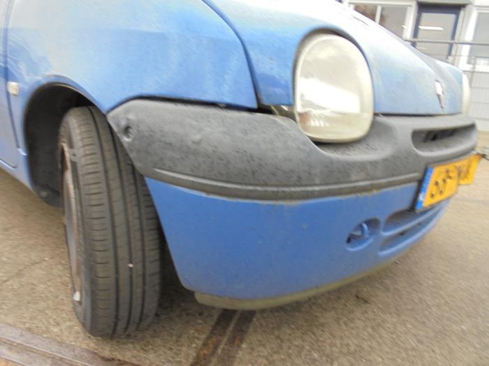 Stoßstange vorne van een Renault Twingo (C06) 1.2 2004