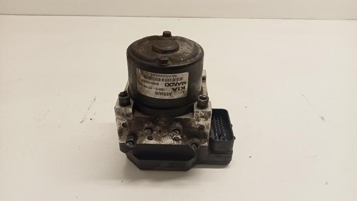 Begagnade ABS-pump Kia Rio (DC22/24) 1.5 16V Pris € 25,00 Marginaltabell erbjuds av Hans Auto Onderdelen