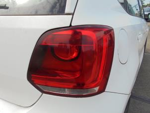 Gebrauchte Rücklicht rechts Volkswagen Polo V (6R) 1.2 TDI 12V BlueMotion Preis € 25,00 Margenregelung angeboten von Hans Auto Onderdelen