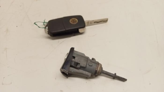 Gebrauchte Schlossset Volkswagen Polo IV (9N1/2/3) 1.4 16V Preis € 25,00 Margenregelung angeboten von Hans Auto Onderdelen