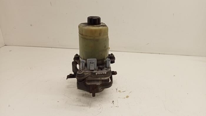 Usagé Pompe de direction Ford Focus 2 Wagon 1.8 16V Prix € 35,00 Règlement à la marge proposé par Hans Auto Onderdelen