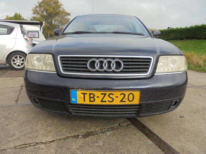 Używane Zderzak przedni Audi A6 (C5) 1.8 20V Cena € 50,00 Procedura marży oferowane przez Hans Auto Onderdelen