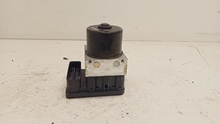 Usagé Bloc ABS Volkswagen Polo IV (9N1/2/3) 1.4 16V Prix € 20,00 Règlement à la marge proposé par Hans Auto Onderdelen