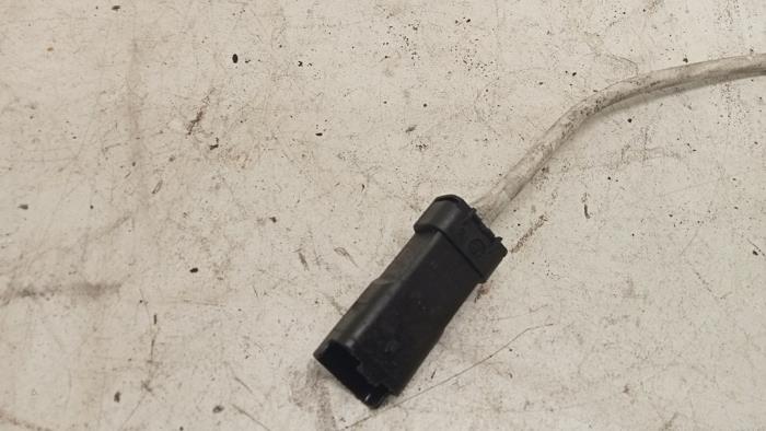 Lambda probe from a Peugeot 208 I (CA/CC/CK/CL) 1.0 Vti 12V PureTech 2013