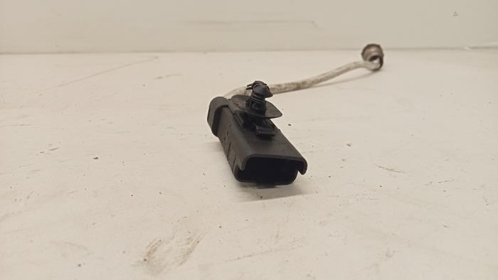 Lambda probe from a Peugeot 208 I (CA/CC/CK/CL) 1.0 Vti 12V PureTech 2013