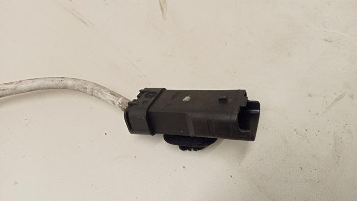 Lambda probe from a Peugeot 208 I (CA/CC/CK/CL) 1.0 Vti 12V PureTech 2013