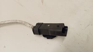 Lambda probe from a Peugeot 208 I (CA/CC/CK/CL) 1.0 Vti 12V PureTech 2013