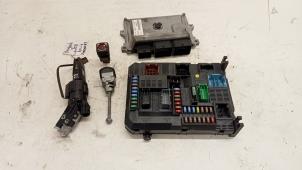 Usagé Kit serrure Peugeot 208 I (CA/CC/CK/CL) 1.0 Vti 12V PureTech Prix € 115,00 Règlement à la marge proposé par Hans Auto Onderdelen