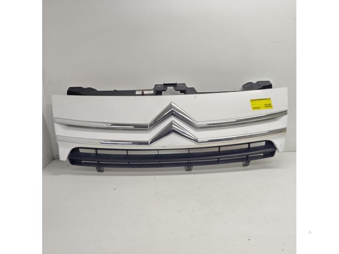 Używane Grill Citroen Jumpy (G9) 2.0 HDI 120 16V Cena € 55,00 Procedura marży oferowane przez Hans Auto Onderdelen