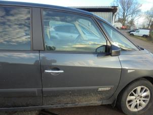 Usados Puerta 4 puertas derecha delante Renault Espace (JK) 2.0 dCi 16V 150 FAP . Precio € 75,00 Norma de margen ofrecido por Hans Auto Onderdelen