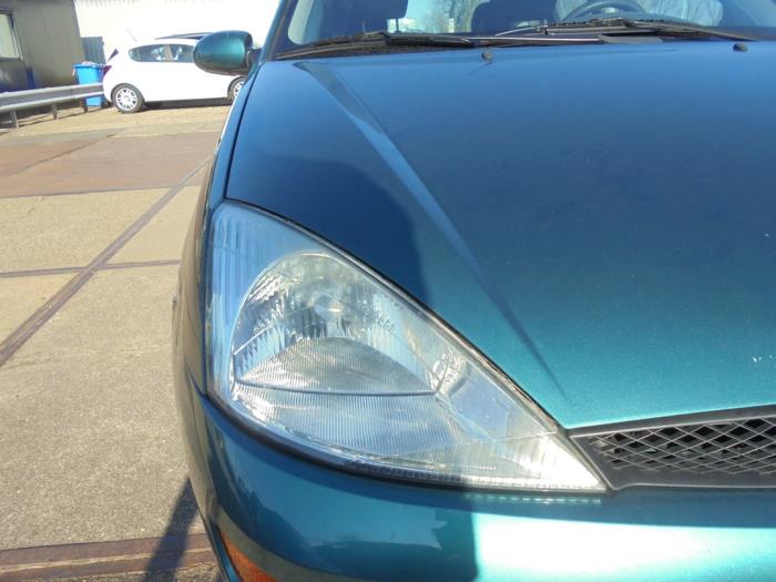 Gebrauchte Scheinwerfer rechts Ford Focus 1 1.6 16V Preis € 25,00 Margenregelung angeboten von Hans Auto Onderdelen
