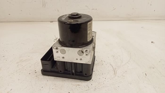 Usagé Pompe ABS Volvo C30 (EK/MK) 1.6 D 16V Prix € 35,00 Règlement à la marge proposé par Hans Auto Onderdelen