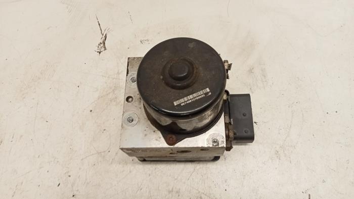 Bloc ABS d'un Ford Focus 1 1.6 16V 1999