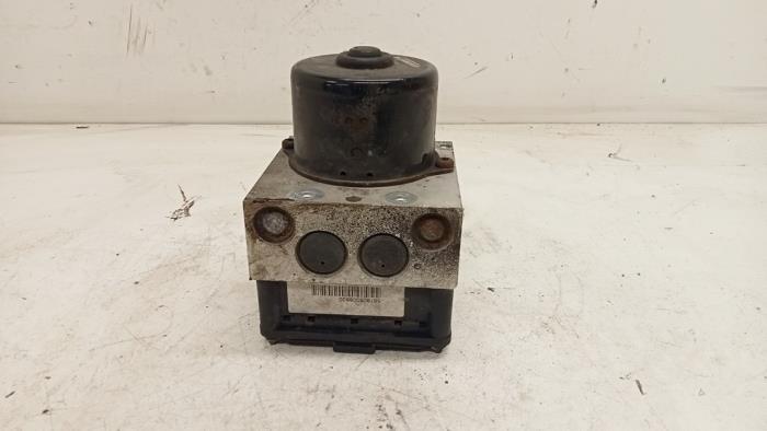 Bloc ABS d'un Ford Focus 1 1.6 16V 1999