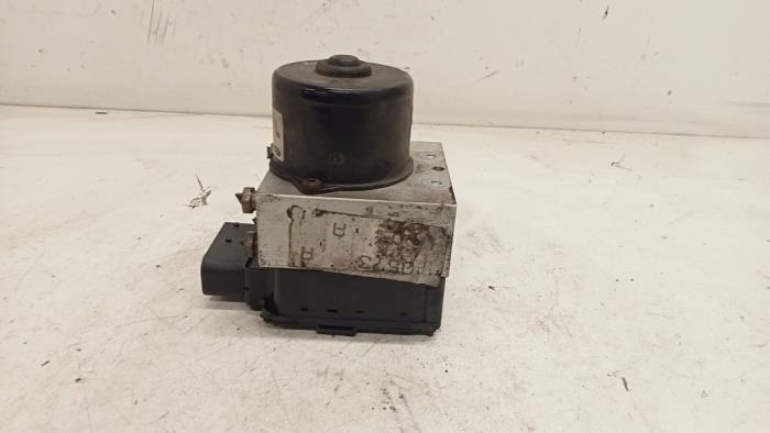 Bloc ABS d'un Ford Focus 1 1.6 16V 1999