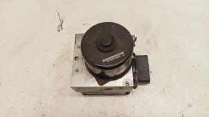 Bloc ABS d'un Ford Focus 1 1.6 16V 1999