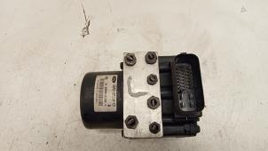 Bloc ABS d'un Ford Focus 1 1.6 16V 1999