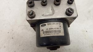 Bloc ABS d'un Ford Focus 1 1.6 16V 1999