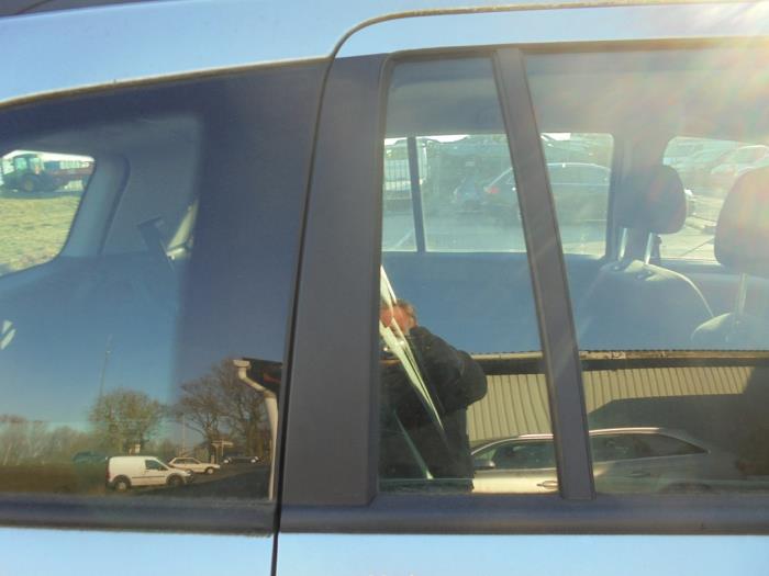 Usados Ventanilla triangular derecha detrás Opel Zafira (M75) 1.8 16V Ecotec Precio € 25,00 Norma de margen ofrecido por Hans Auto Onderdelen