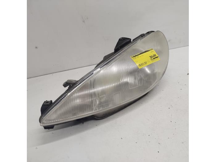 Gebrauchte Scheinwerfer links Peugeot 206 (2A/C/H/J/S) 1.6 16V Preis € 25,00 Margenregelung angeboten von Hans Auto Onderdelen