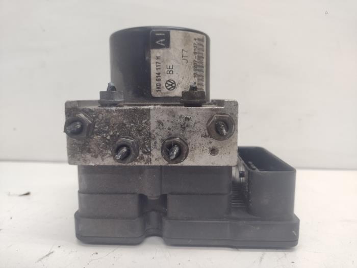 ABS pump Volkswagen Caddy III 2.0 SDI - 1K0614117H BST ATE