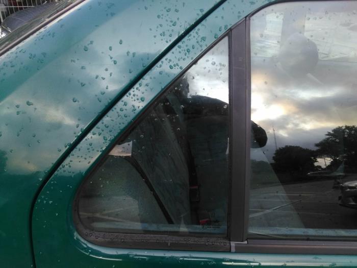 Usados Ventanilla triangular derecha detrás Peugeot 306 (7B) 1.4 SL,SR Precio € 25,00 Norma de margen ofrecido por Hans Auto Onderdelen