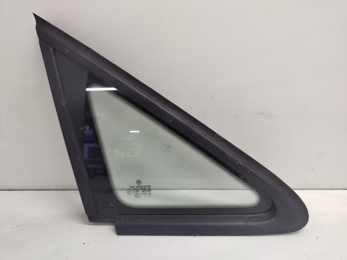 Usados Ventanilla triangular derecha delante Volkswagen Caddy III (2KA,2KH,2CA,2CH) 1.6 TDI 16V Precio € 35,00 Norma de margen ofrecido por Hans Auto Onderdelen